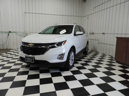 2021 White Chev Equinox 001