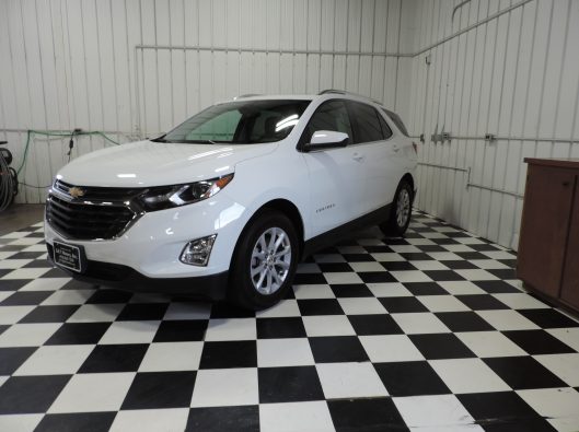 2021 White Chev Equinox 002