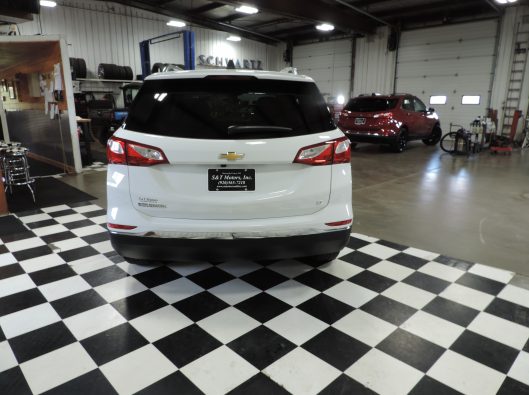 2021 White Chev Equinox 010