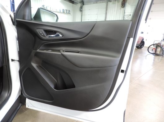 2021 White Chev Equinox 014