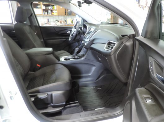 2021 White Chev Equinox 015