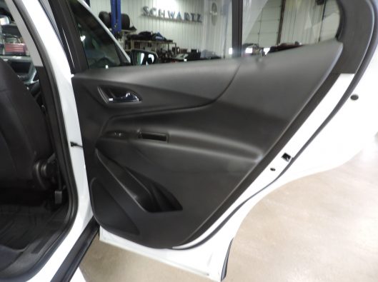 2021 White Chev Equinox 018