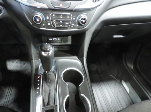 2021 White Chev Equinox 030