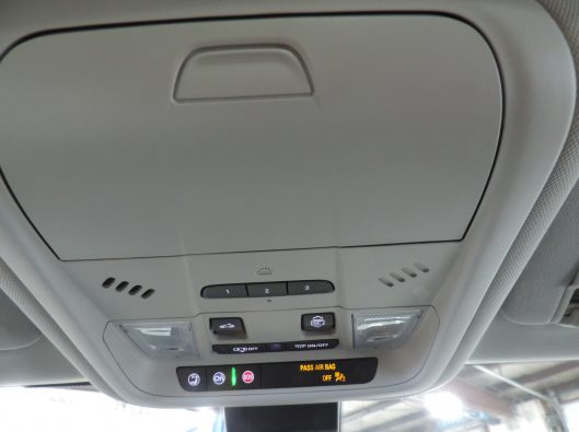 2021 White Chev Equinox 035