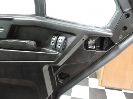 2023 Defender Limited 013