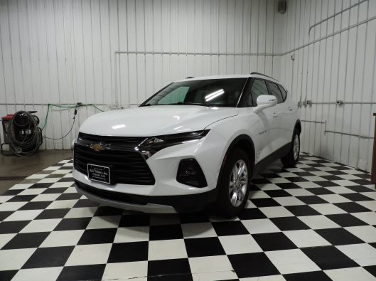 2020 White Chev Blazer 001