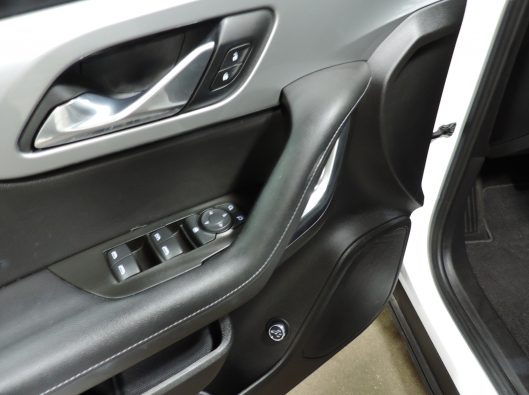 2020 White Chev Blazer 031