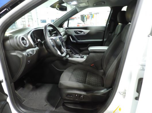 2020 White Chev Blazer 032