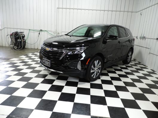 2022 Chevrolet Equinox Black 002