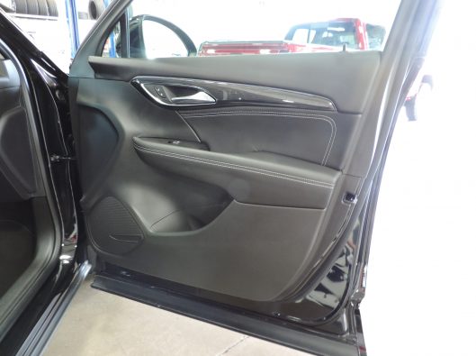 2021 Buick Envision Black Essence 018