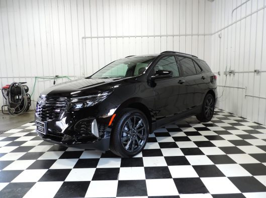 2023 Chev Equinox Black RS 002