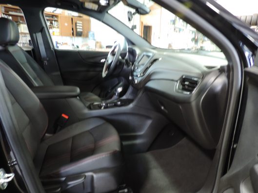 2023 Chev Equinox Black RS 020