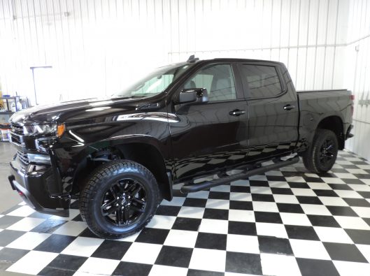 2021 Chev Trailboss Black 003