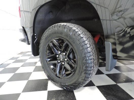 2021 Chev Trailboss Black 015