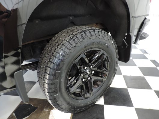 2021 Chev Trailboss Black 018