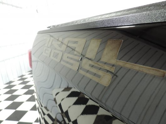 2021 Chev Trailboss Black 023