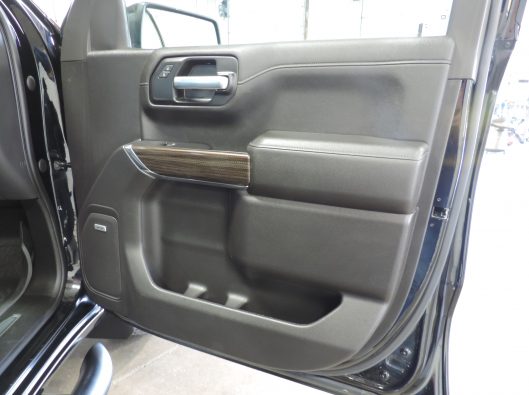 2021 Chev Trailboss Black 028