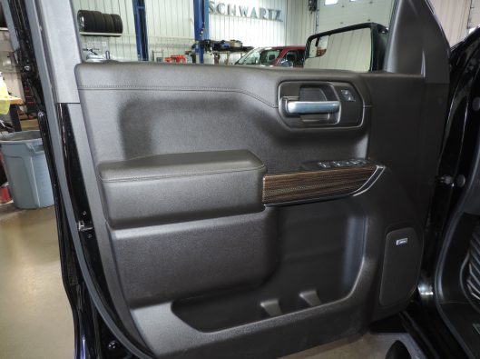 2021 Chev Trailboss Black 039