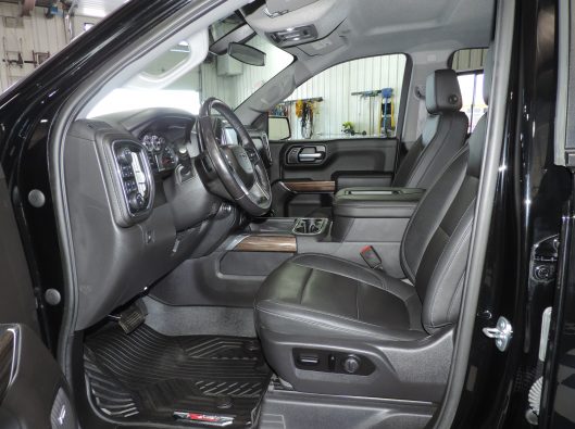 2021 Chev Trailboss Black 040 - Copy