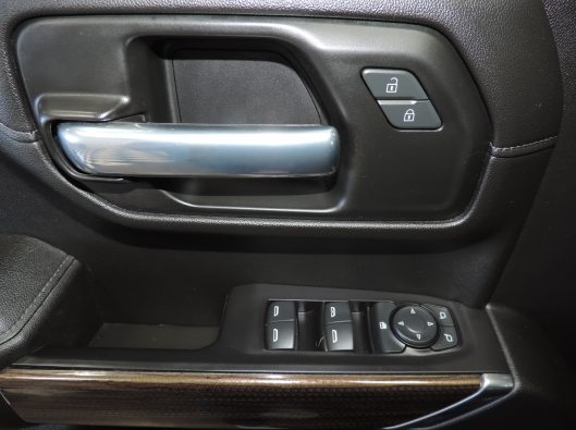 2021 Chev Trailboss Black 042