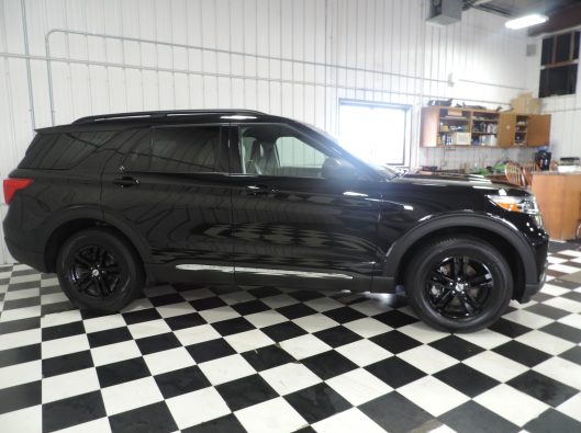 2023 Ford Explorer Black 011