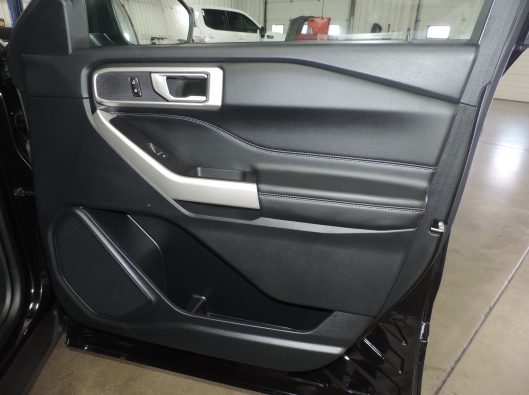 2023 Ford Explorer Black 022
