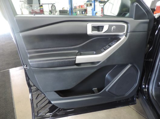 2023 Ford Explorer Black 033