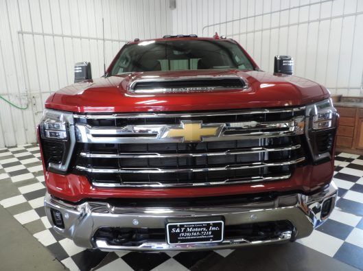 2024 CHev HD 3500 LTZ Red 004