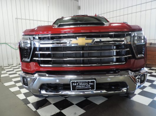 2024 CHev HD 3500 LTZ Red 005