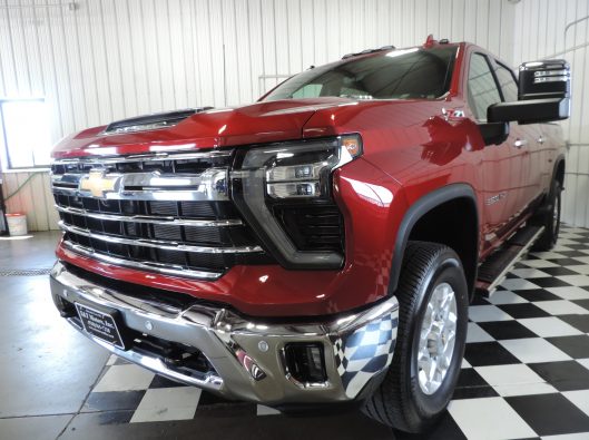 2024 CHev HD 3500 LTZ Red 006