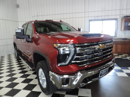 2024 CHev HD 3500 LTZ Red 009