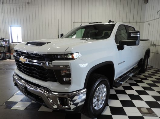 2024 Chev Silverado HD 3500 White 001