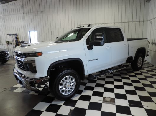2024 Chev Silverado HD 3500 White 003