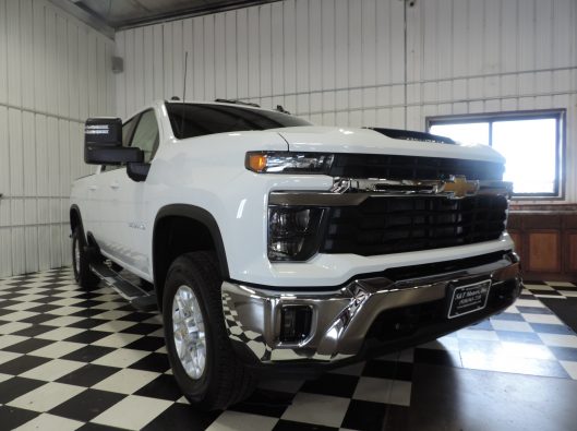 2024 Chev Silverado HD 3500 White 007