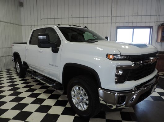 2024 Chev Silverado HD 3500 White 008