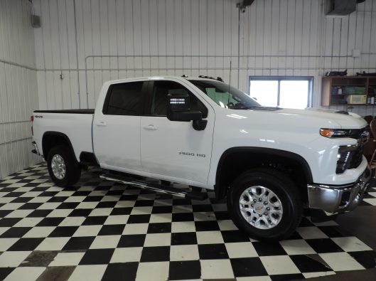 2024 Chev Silverado HD 3500 White 009