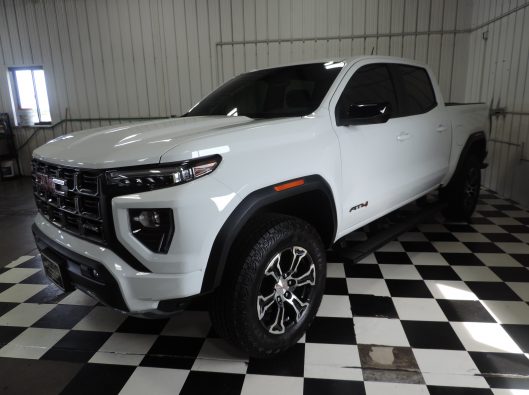 2024 GMC Canyon White 002