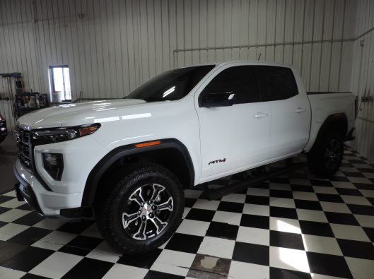 2024 GMC Canyon White 003