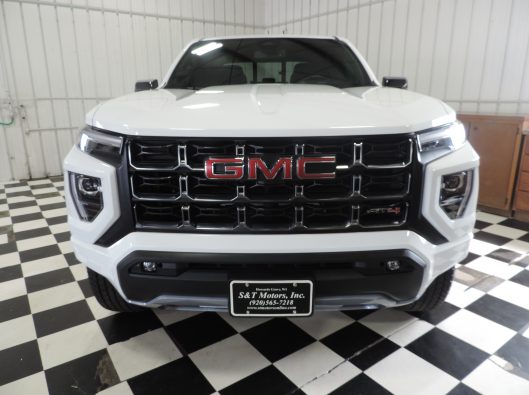 2024 GMC Canyon White 005