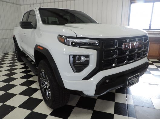 2024 GMC Canyon White 006