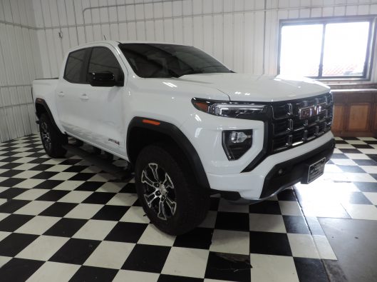 2024 GMC Canyon White 008