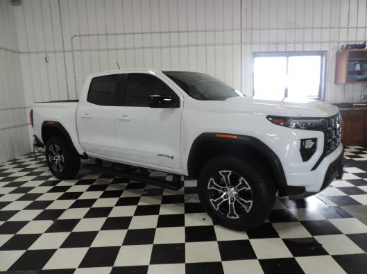 2024 GMC Canyon White 009