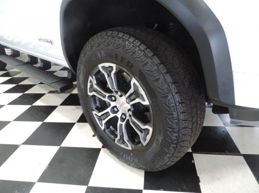 2024 GMC Canyon White 011