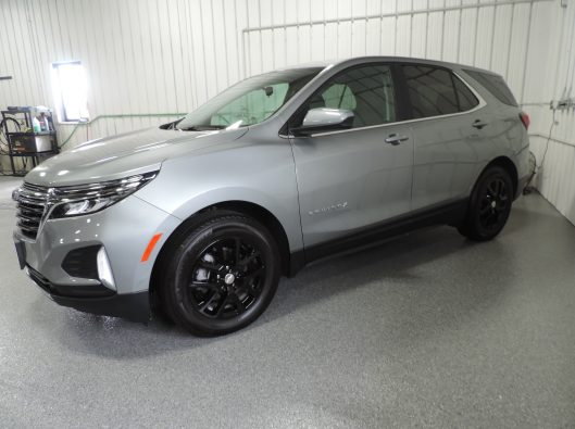 2023 Gray Chev Equinox 003