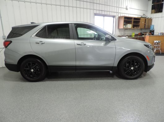 2023 Gray Chev Equinox 010