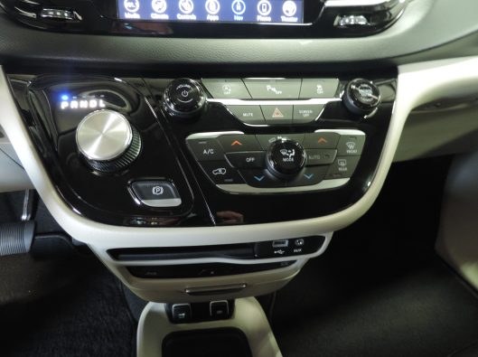 2020 Chrysler Pacifica 038