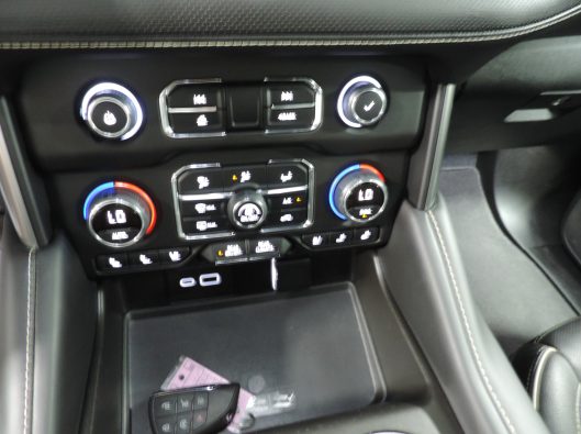 2022 Chev Suburban 043