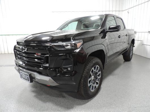 2023 Chev Colorado Z71 Black 001