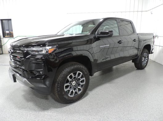 2023 Chev Colorado Z71 Black 002