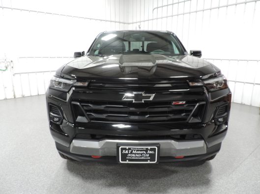 2023 Chev Colorado Z71 Black 004